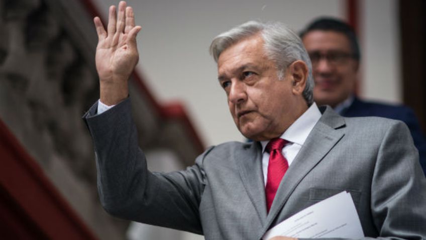 AMLO a senadores electos de Morena: 'Hay que aprender a vivir en la justa medianía'