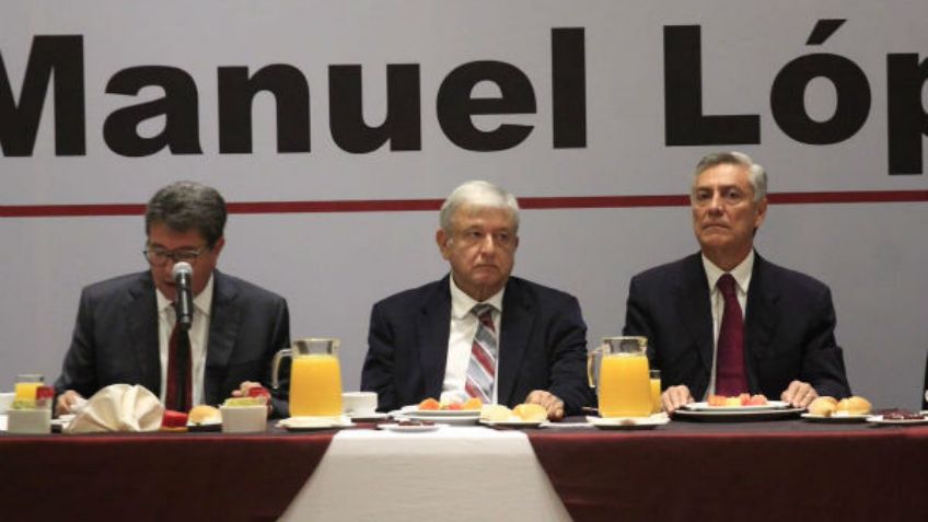 AMLO a senadores electos de Morena: 'Hay que aprender a vivir en la justa medianía'