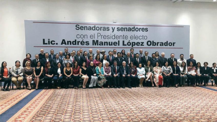 AMLO a senadores electos de Morena: 'Hay que aprender a vivir en la justa medianía'