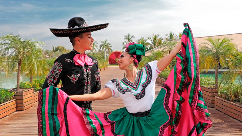 Celebran con tradiciones mexicanas