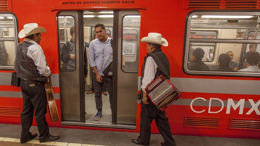 Estaciones de Metro y Metrobús permanecerán cerradas en el Zócalo