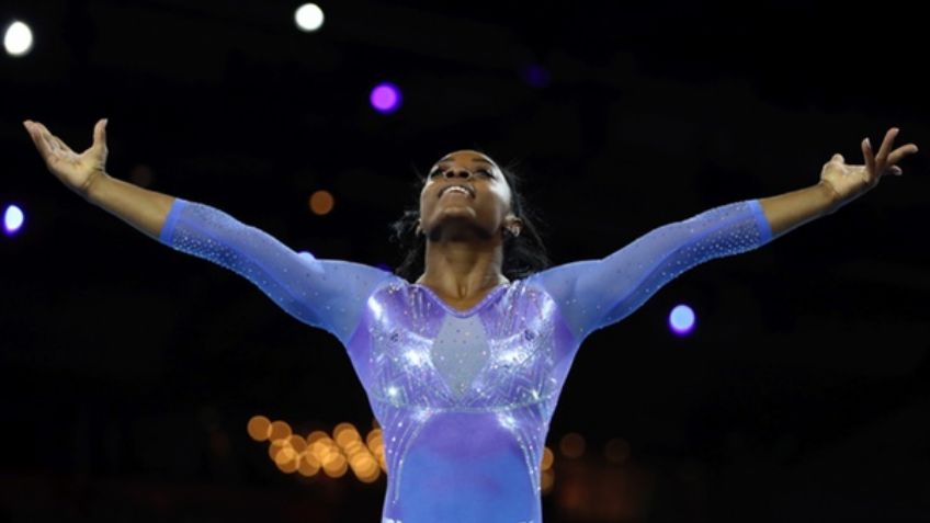 Simone Biles hace historia; rompe récord de medallas en la gimnasia