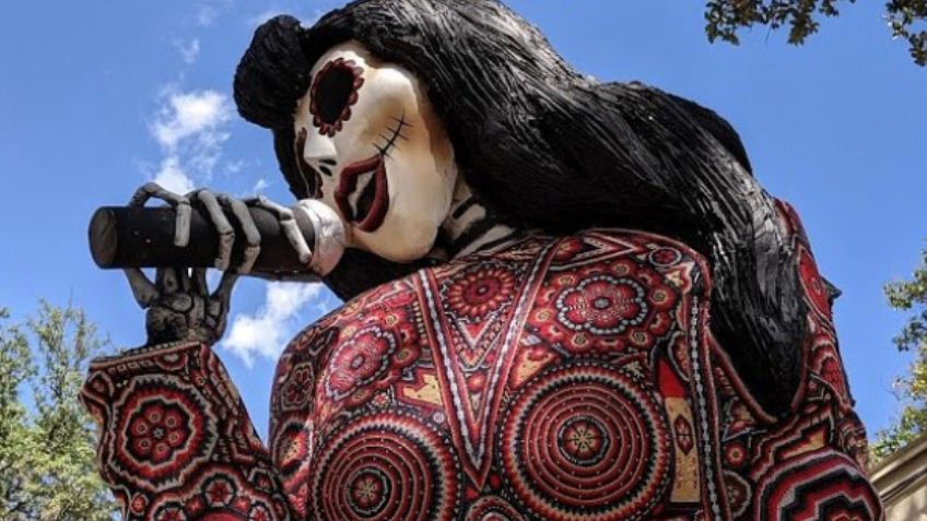 Celebran Día de Muertos en San Antonio, Texas, con monumental catrina de Selena: FOTOS