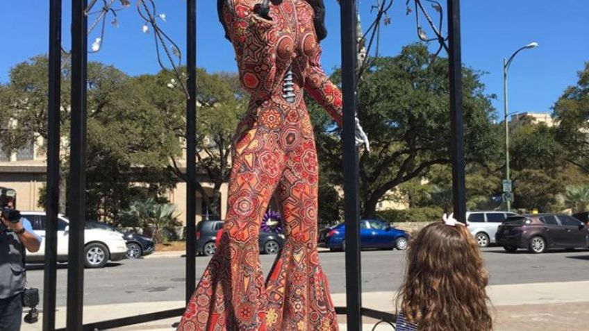 Celebran Día de Muertos en San Antonio, Texas, con monumental catrina de Selena: FOTOS