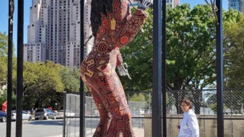 Celebran Día de Muertos en San Antonio, Texas, con monumental catrina de Selena: FOTOS