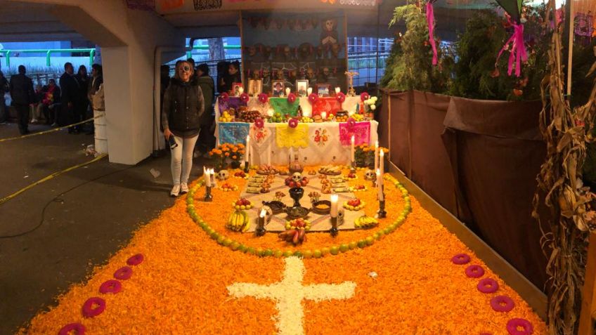 Inauguran ofrendas del Día de Muertos en glorieta del Metro Insurgentes