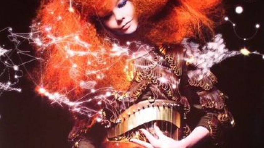 Björk: Estos son algunos de los mejores atuendos de la extravagante cantante