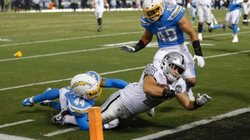 Raiders gana emotivo duelo sobre Chargers en TNF: VIDEO