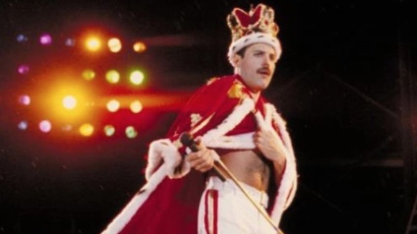 ¿Cómo le hace Freddie Mercury para mandar regalos de Navidad a su familia año con año?