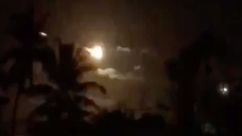 ¿Meteorito o cohete? Bola de fuego atraviesa cielo de isla de EU: VIDEOS