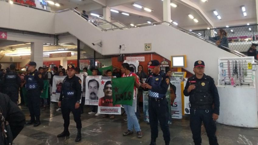 FNLS exige la aparición de unos de sus integrantes con protesta al interior del Metro Observatorio