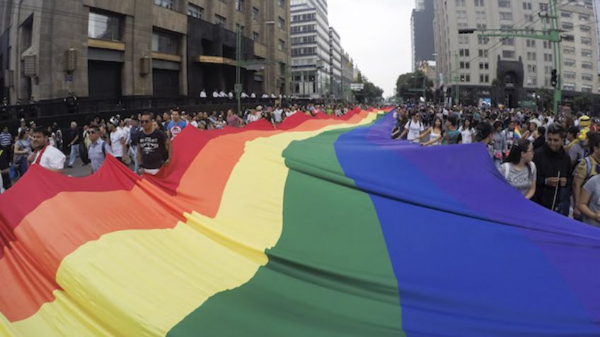 ¿Qué significan los colores de la bandera del Orgullo LGBTTTI+?