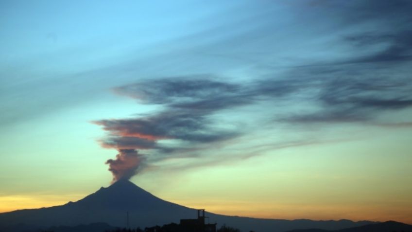 Alpinistas arriesgan su vida escalando el Popocatépetl; no hay ley ni personal que se los impida