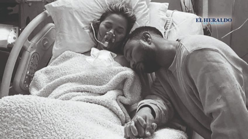 Chrissy Teigen y John Legend comparten desgarradoras FOTOS, tras perder a su bebé