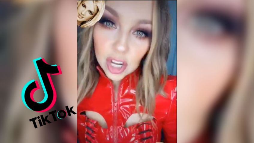 Thalía enfundada en traje de látex rojo imita a Britney Spears: VIDEO