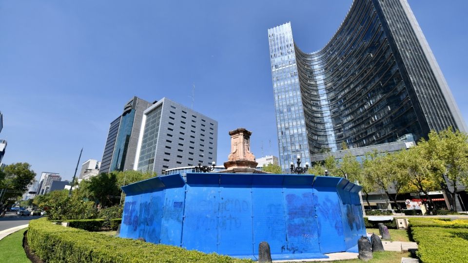 Así amaneció la Glorieta de Colón sobre el Paseo de la Reforma el sábado: sin efigies. Foto: Guillermo O'Gam