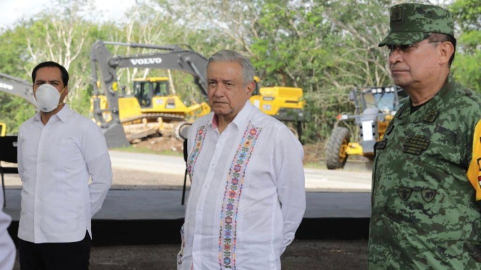 López Obrador señaló que no se deben cometer los errores de gobiernos pasados de realizar obras transexenales. Foto: Especial