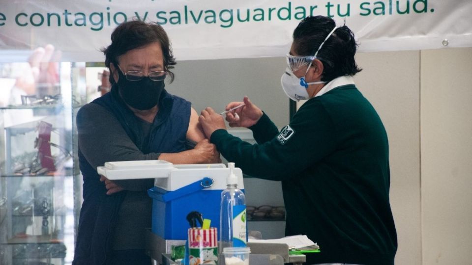 Hasta el momento se han surtido 300 mil dosis contra la influenza en la CDMX de las 1.8 millones de vacunas que serán asignadas a la capital. Foto: Cuartoscuro