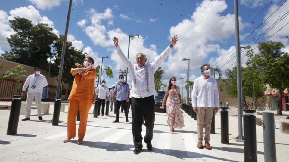 López Obrador señaló que también se destinarán recursos en la regularización de las colonias. Foto: Especial