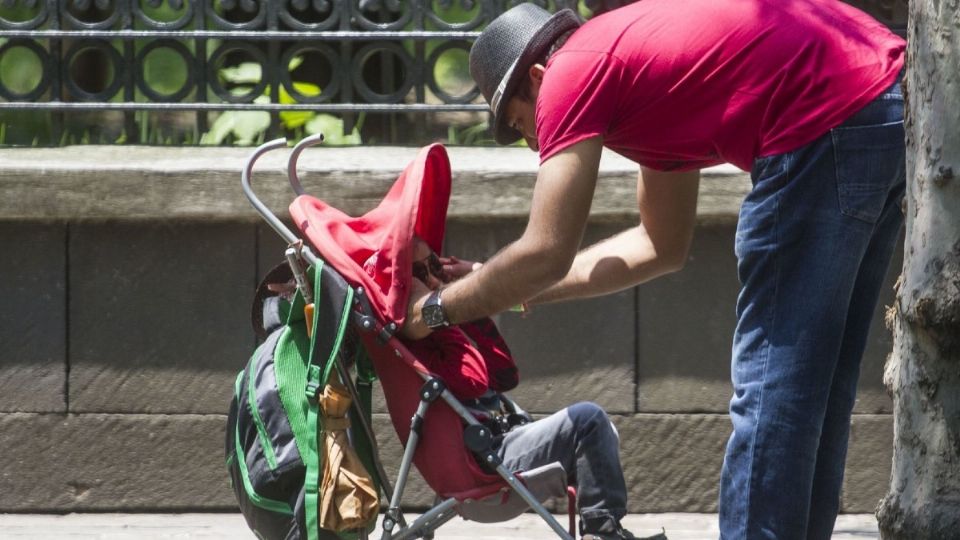 De acuerdo con la ley, ahora los padres de familia podrá recibir por parte de los entes de gobierno atención, asistencia, información, educación y asesoría en la salud. Foto: Cuartoscuro