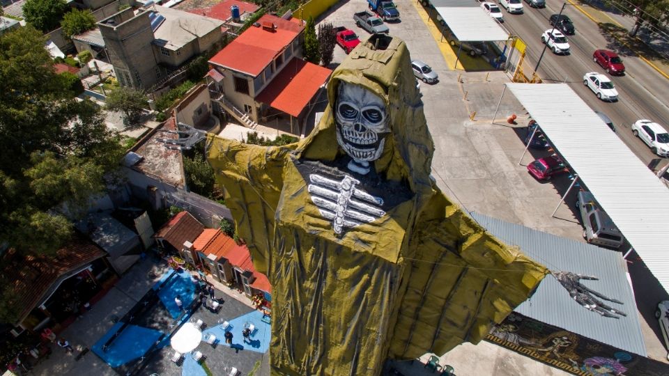 En Tultitlán se erigió una gran figura. Foto: AFP