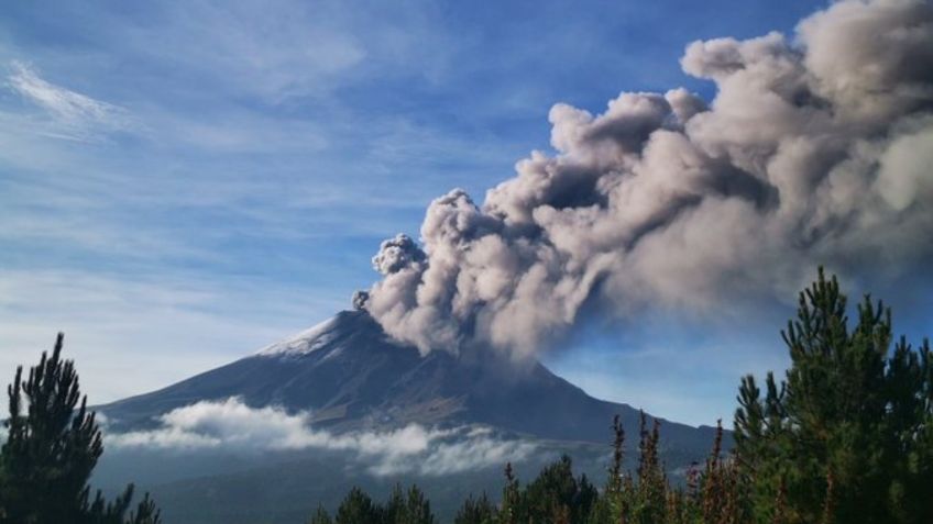 Volcán Popocatépetl registra fuerte fumarola este martes 13; semáforo de alerta en Amarillo fase 2: VIDEO