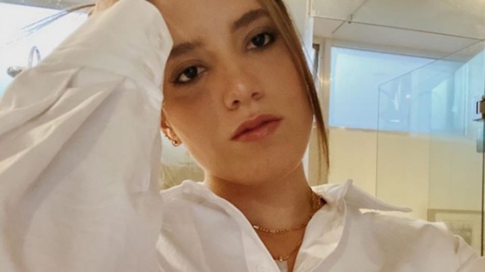 La hija de Alejandro Fernández y nieta de don Vicente Fernández, posó en bikini y vestido de noche a lado del novio. Foto: Especial