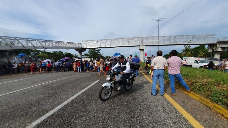 La carretera Villahermosa Cárdenas que así vez comunica Tabasco con Veracruz, registro 3 bloqueos Foto: Especial