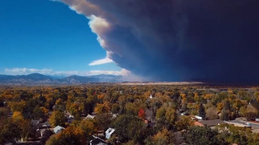 Nubes de humo CUBREN cielo de Colorado a causa de incendios forestales: VIDEO