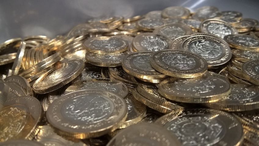 Peso gana 10 centavos durante la apertura, la BMV mantiene cautela