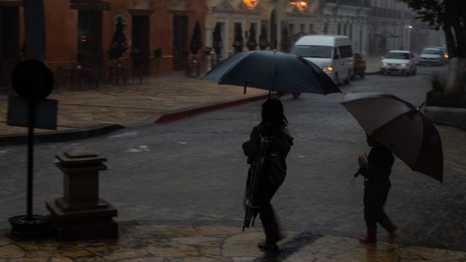 Las autoridades pidieron a las personas que se mantengan informadas de las condiciones climatológicas. Foto: Archivo | Cuartoscuro