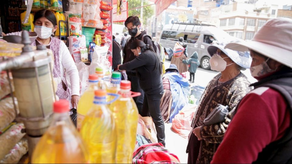 Los bolivianos buscaron llenar sus despensas antes de la elección. Foto: Reuters