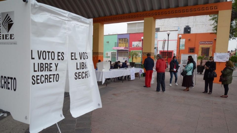 Ciudadanos salieron de sus casas, pese a la contigencia sanitaria, para emitir su voto en las dos entidades donde ayer hubo comicios. Foto: Cuartoscuro