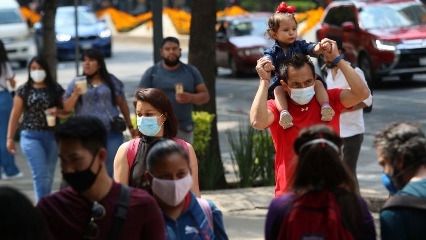 Pese a la pandemia Paseo de la Reforma luce abarrotado y sin sana distancia