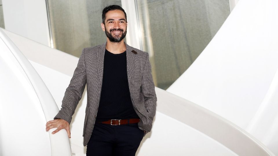 Alfonso Herrera se negó a reunirse con sus compañeros de RBD argumentando que esto le traería problemas con su carrera como actor. Foto; @AHUniversal (AlfonsoHerrera.Org)