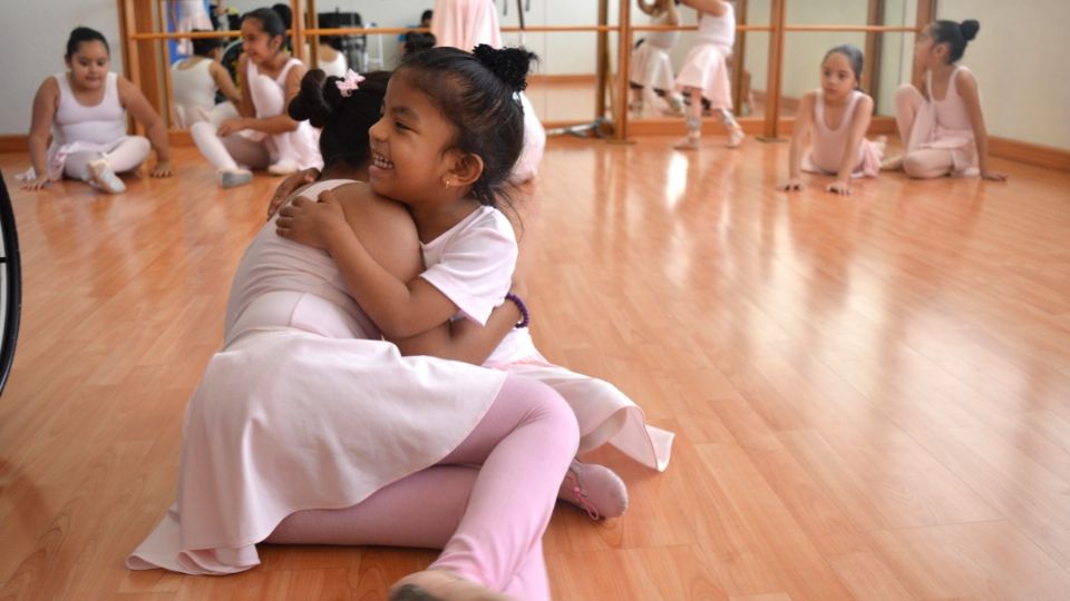 ENCUENTROS. Niñas y niños que forman parte del Ballet Teletón. Foto: Cortesía Ballet Teletón.