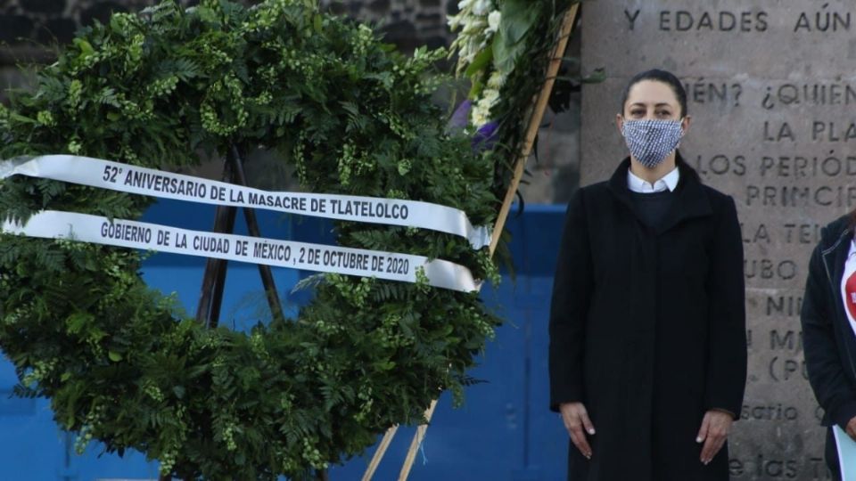 La mandataria capitalina encabezó la ceremonia para recordar la masacre en Tlatelolco. Foto: Cuartoscuro