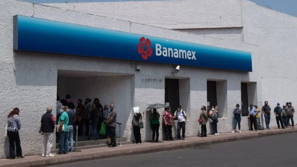 A julio, las ganancias de la banca cayeron 35.6 por ciento en términos reales Foto: Especial