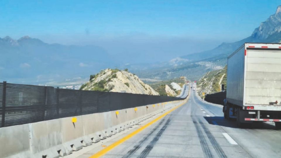 La contaminación en Monterrey era notoria desde las inmediaciones de las ciudad el fin de semana pasado. Foto: Especial.