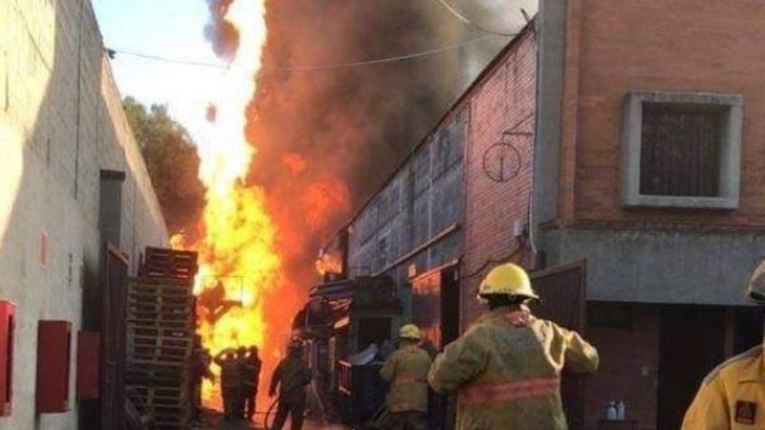 VIDEO: Se incendia fábrica de velas en Cuautitlán Izcalli; humo se ve a kilómetros