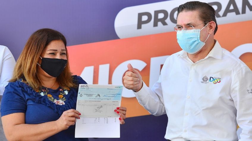 Rosas Aispuro entrega 223 Microcréditos a la Palabra en Gómez Palacio