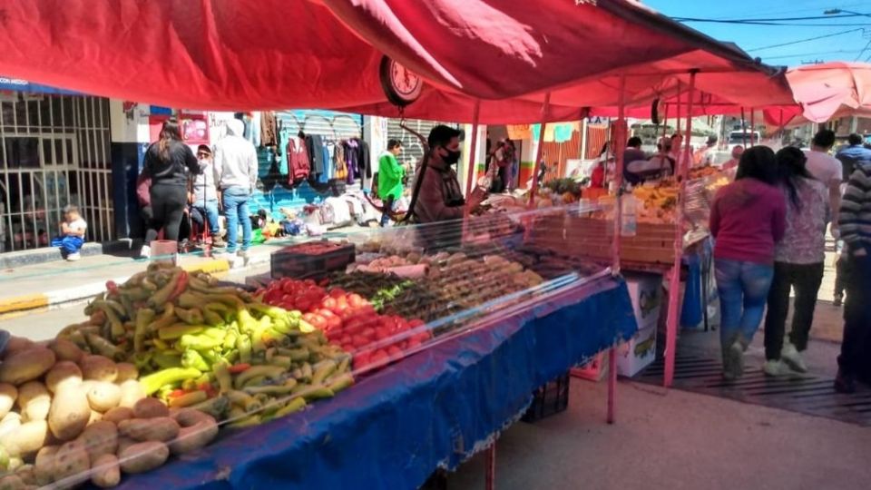 En Huixquilucan el uso del cubrebocas es obligatorio, además de que los comercios deben respetar el aforo del 30%. Foto: Especial