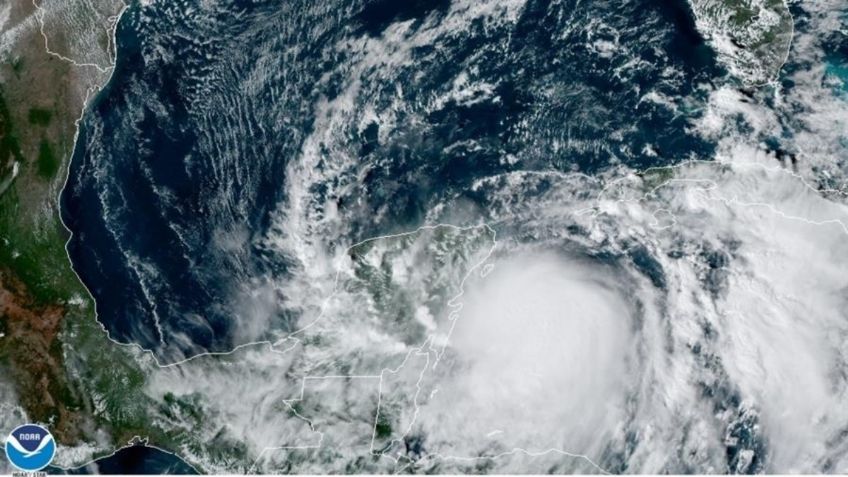 Huracán "Zeta" toca tierra en la Península de Yucatán, al norte de Tulum