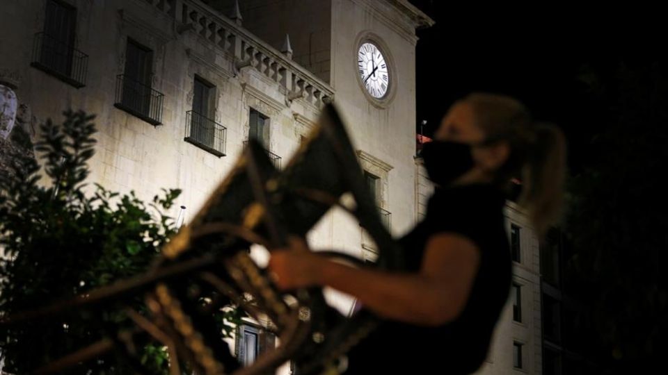 La medida abarca el cierre de bares y restaurantes en la ciudad