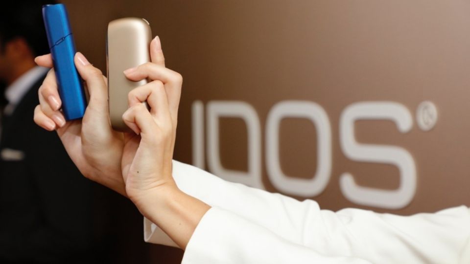 IQOS es un dispositivo electrónico de tabaco calentado, que al no combustionar representa menor riesgo para la salud de los fumadores. Foto: Especial