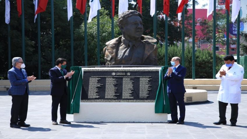 IMSS rinde homenaje póstumo a 153 médicos y devela busto de Rubén Argüero, pionero en trasplantes de corazón