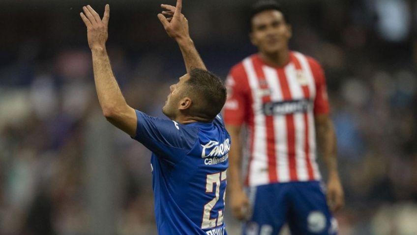 Pablo Aguilar deja al Cruz Azul y fans se lamentan con memes