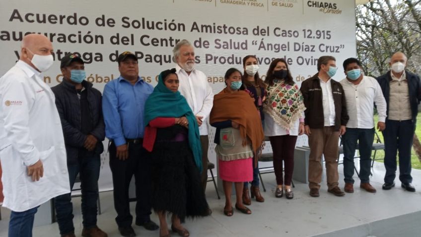 Segob entrega recursos a víctimas de las masacre de Acteal