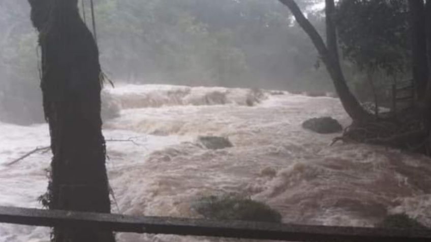 Río que NUTRE a Cascadas de Agua Azul se desborda por torrenciales LLUVIAS: FOTOS