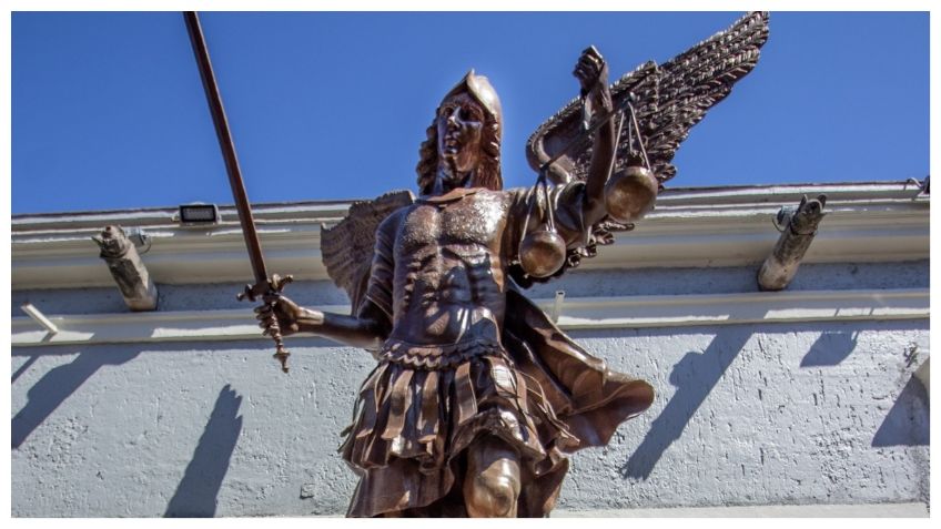 Develan escultura de San Miguel Arcángel en San Pedro Tlaquepaque, Jalisco